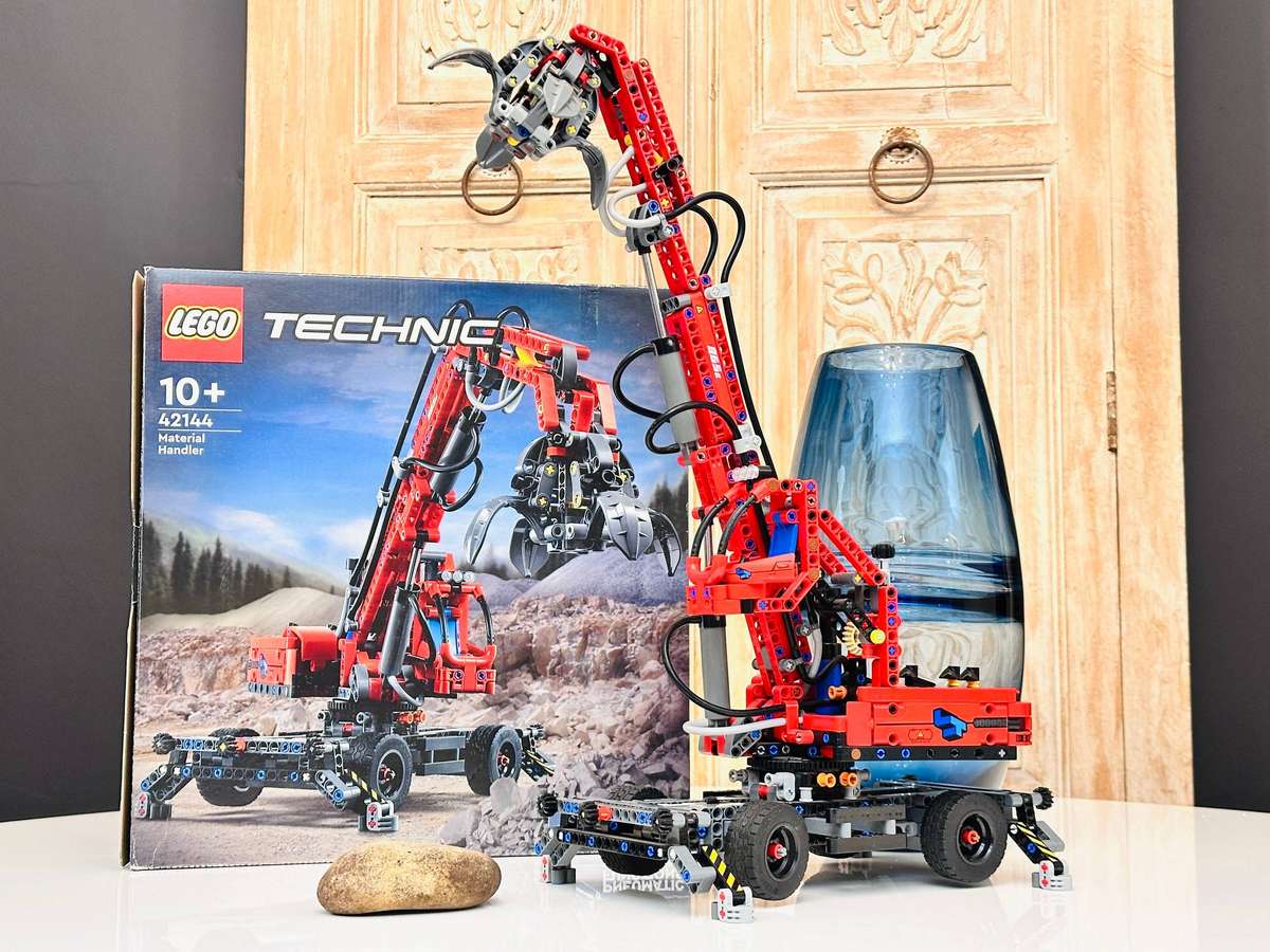 Lego Retired Technic Large Material Handler Crane Collectable Set with Original Box