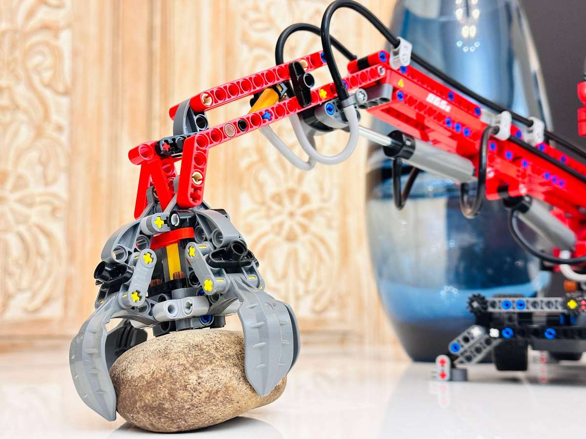 Lego Retired Technic Large Material Handler Crane Collectable Set with Original Box