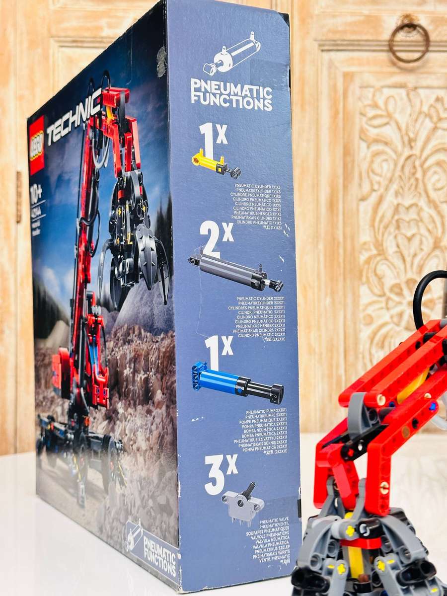 Lego Retired Technic Large Material Handler Crane Collectable Set with Original Box