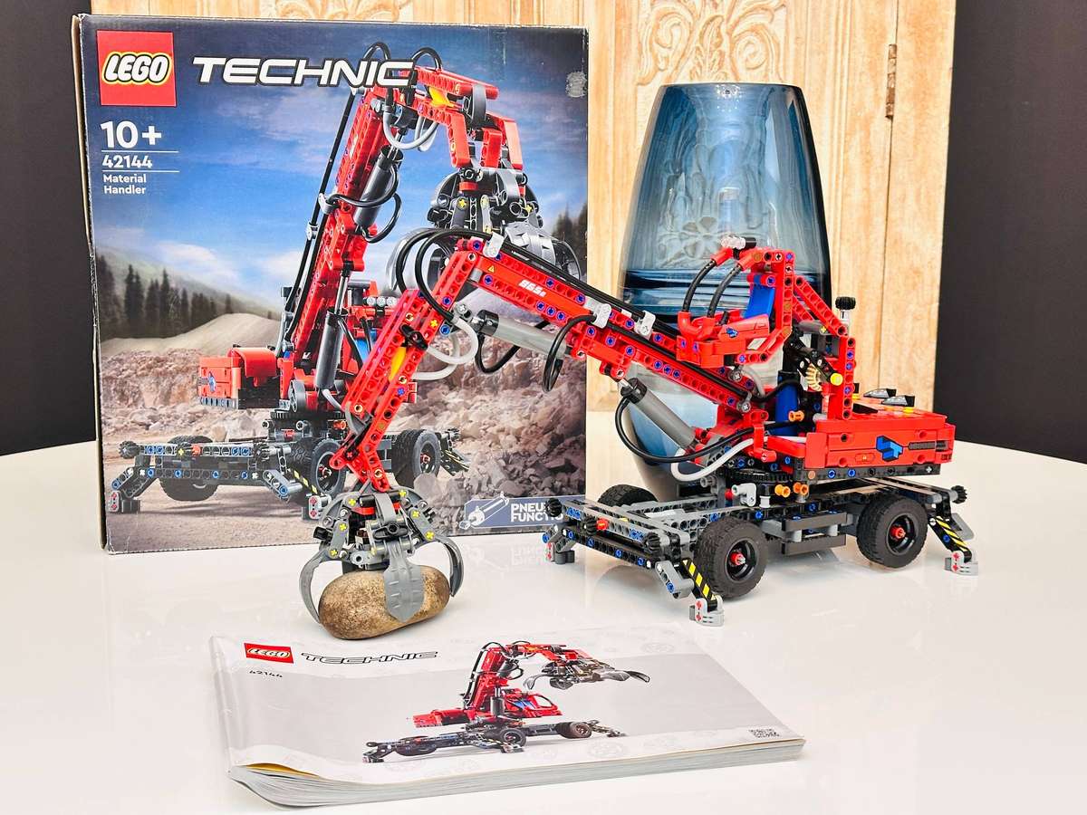 Lego Retired Technic Large Material Handler Crane Collectable Set with Original Box