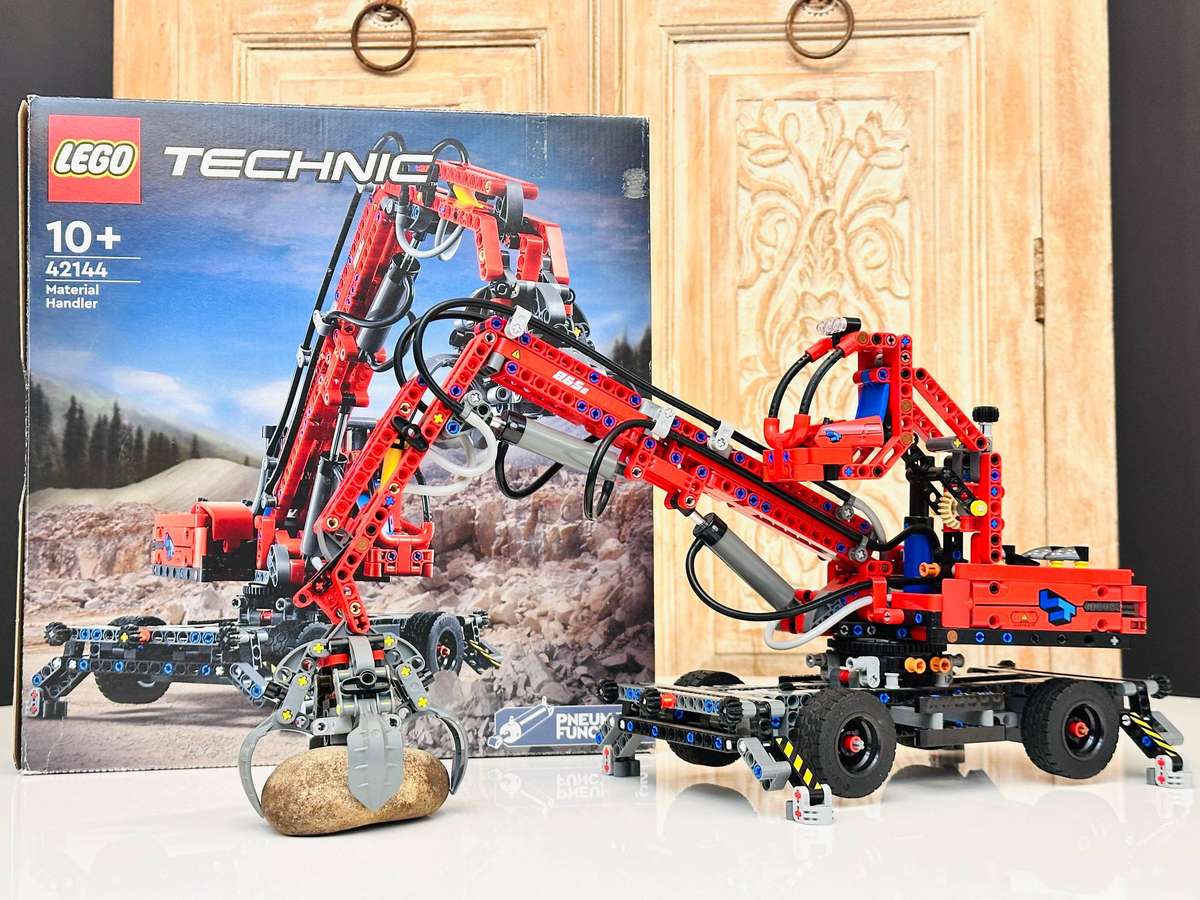 Lego Retired Technic Large Material Handler Crane Collectable Set with Original Box