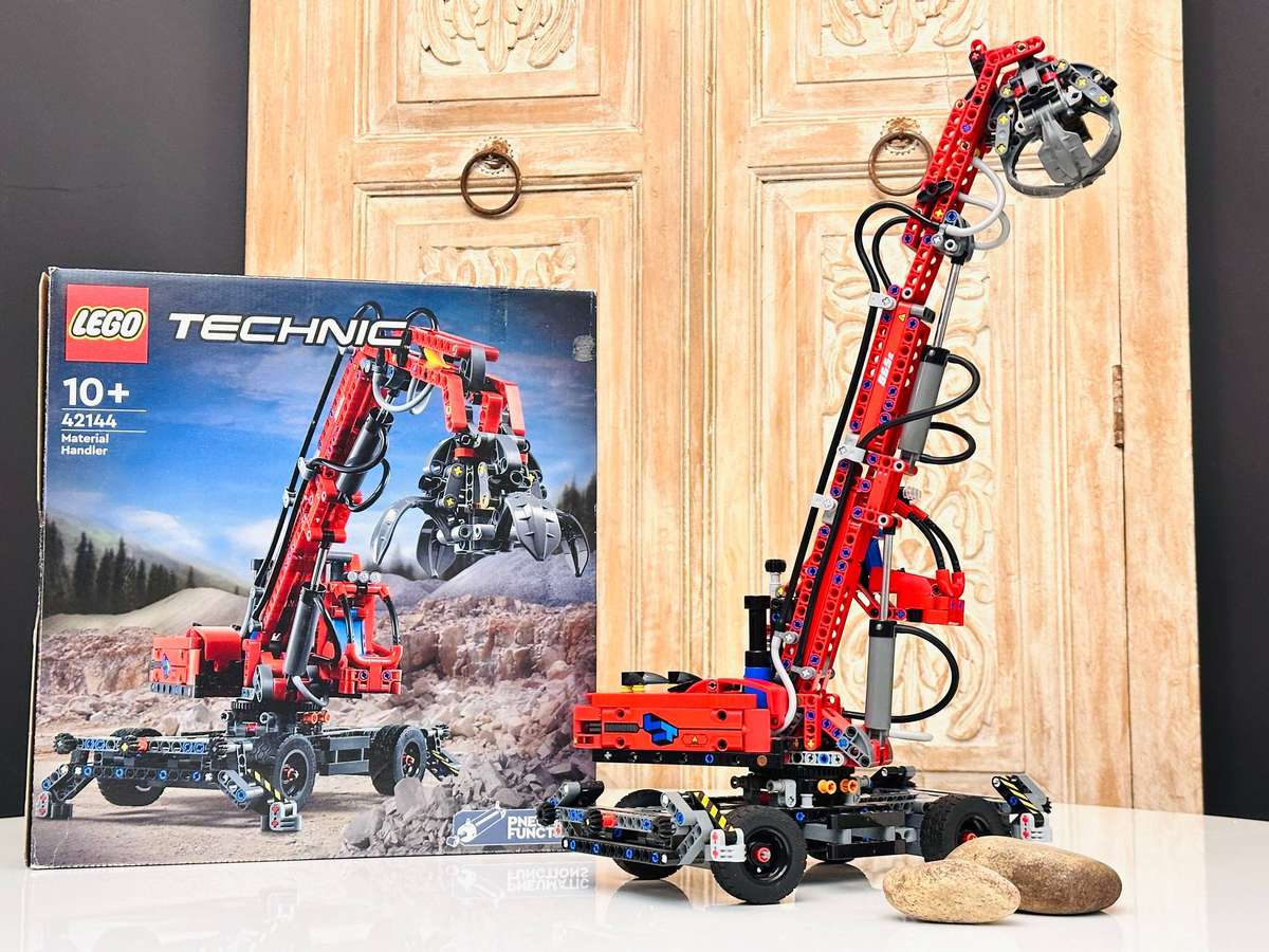 Lego Retired Technic Large Material Handler Crane Collectable Set with Original Box