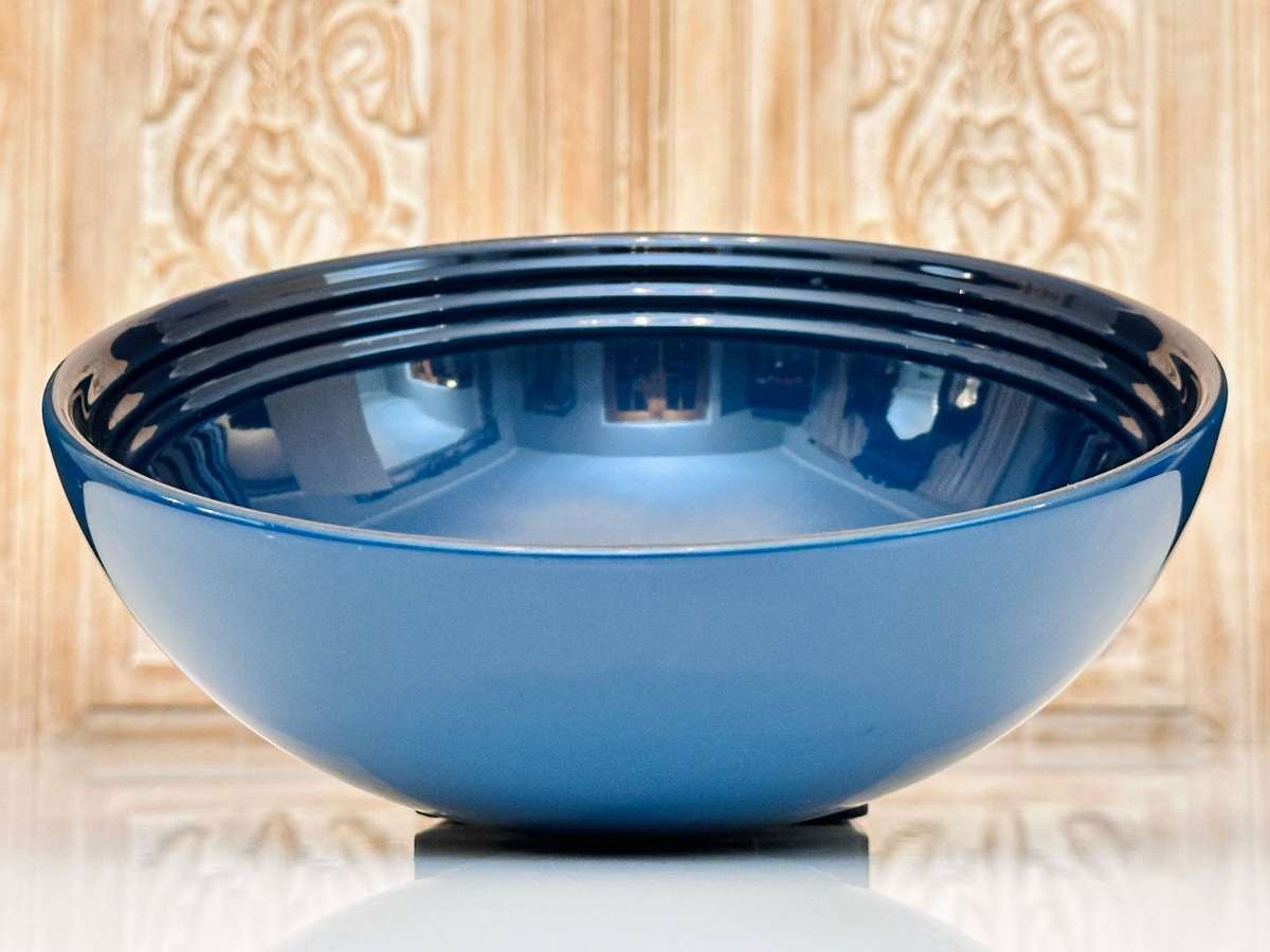 Le Creuset Signature Stoneware Large Serving Bowl