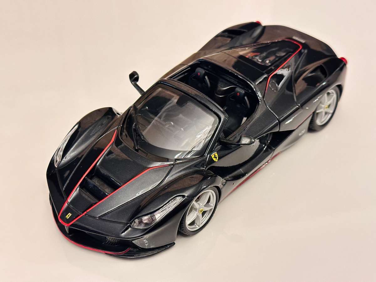 FERRARI La Ferrari Aperta 70th Anniversary 1/24 Model Collectable in Original Box