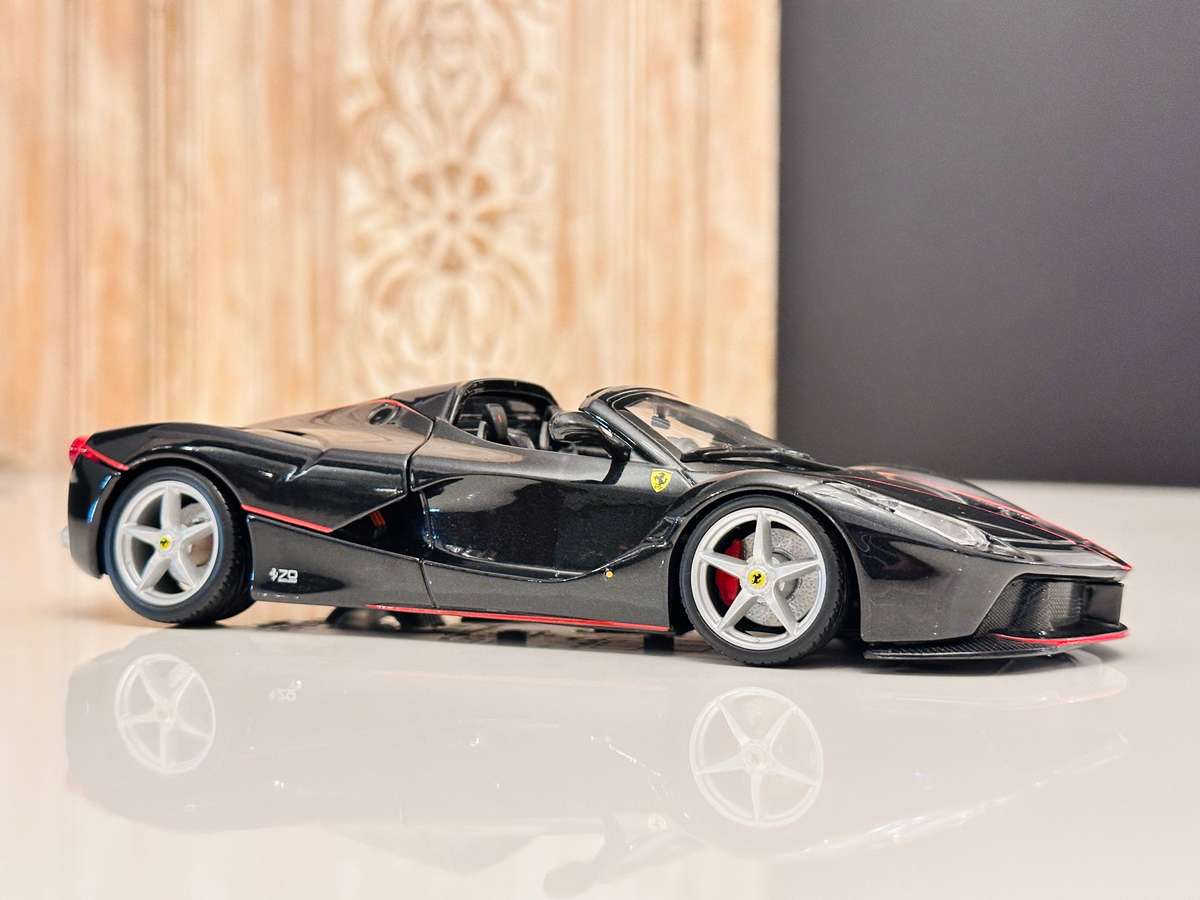 FERRARI La Ferrari Aperta 70th Anniversary 1/24 Model Collectable in Original Box
