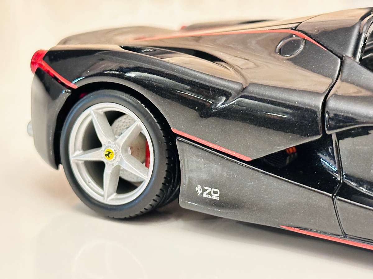 FERRARI La Ferrari Aperta 70th Anniversary 1/24 Model Collectable in Original Box