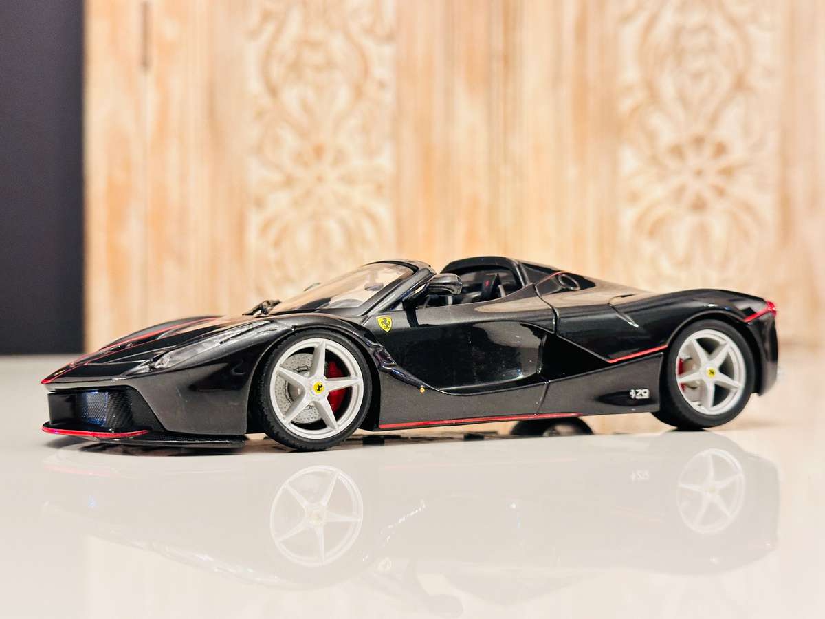FERRARI La Ferrari Aperta 70th Anniversary 1/24 Model Collectable in Original Box