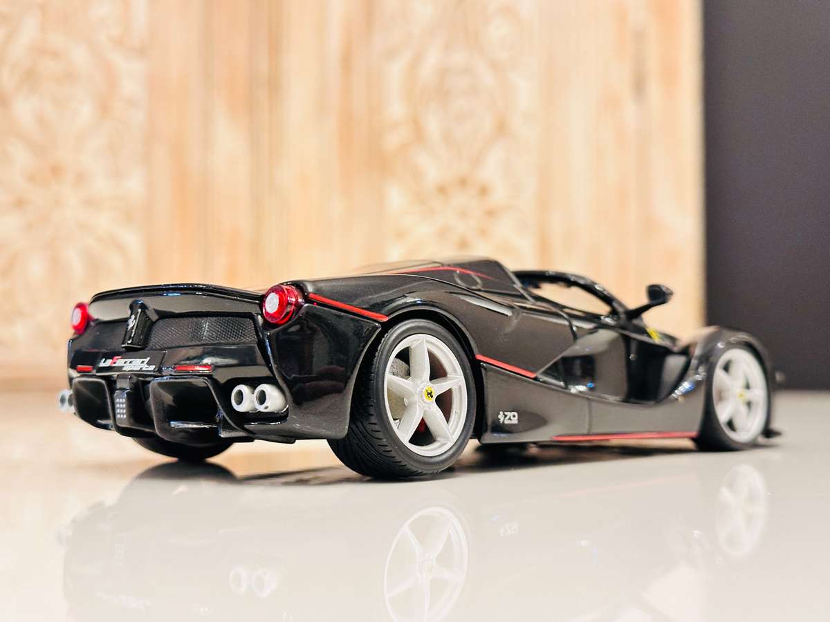FERRARI La Ferrari Aperta 70th Anniversary 1/24 Model Collectable in Original Box