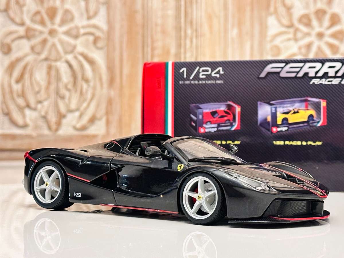 FERRARI La Ferrari Aperta 70th Anniversary 1/24 Model Collectable in Original Box