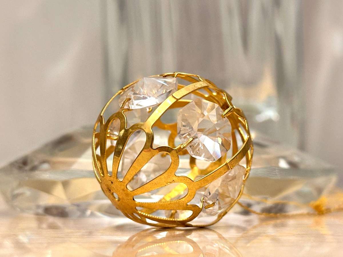 Exquisite Retired Vintage Spectra Swarovski Crystal Temptations Collectable