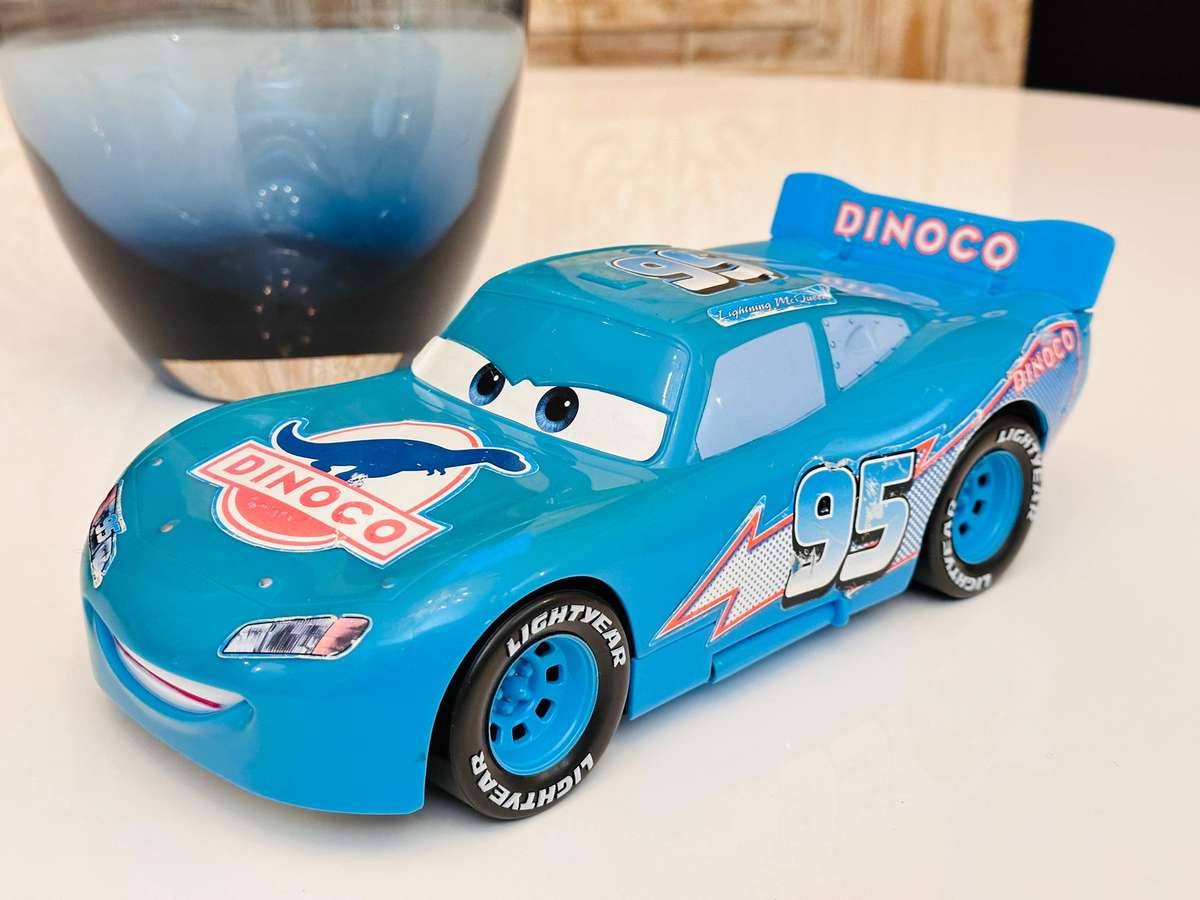 2006 Disney Collectors Edition Large Lightning McQueen Collectable Model