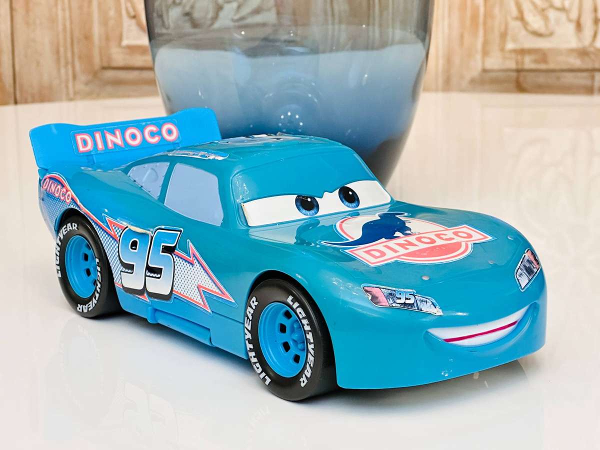 2006 Disney Collectors Edition Large Lightning McQueen Collectable Model