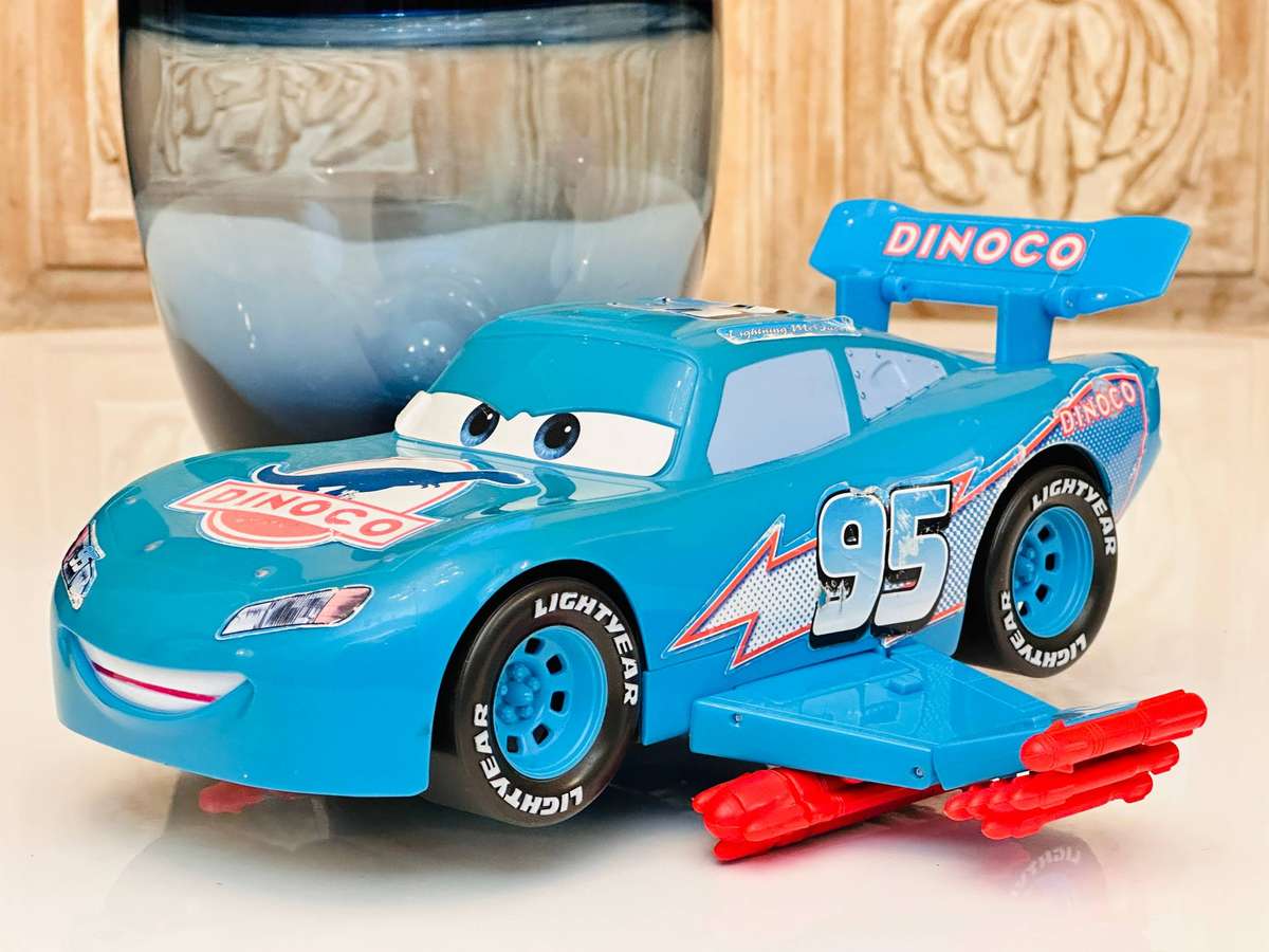 2006 Disney Collectors Edition Large Lightning McQueen Collectable Model