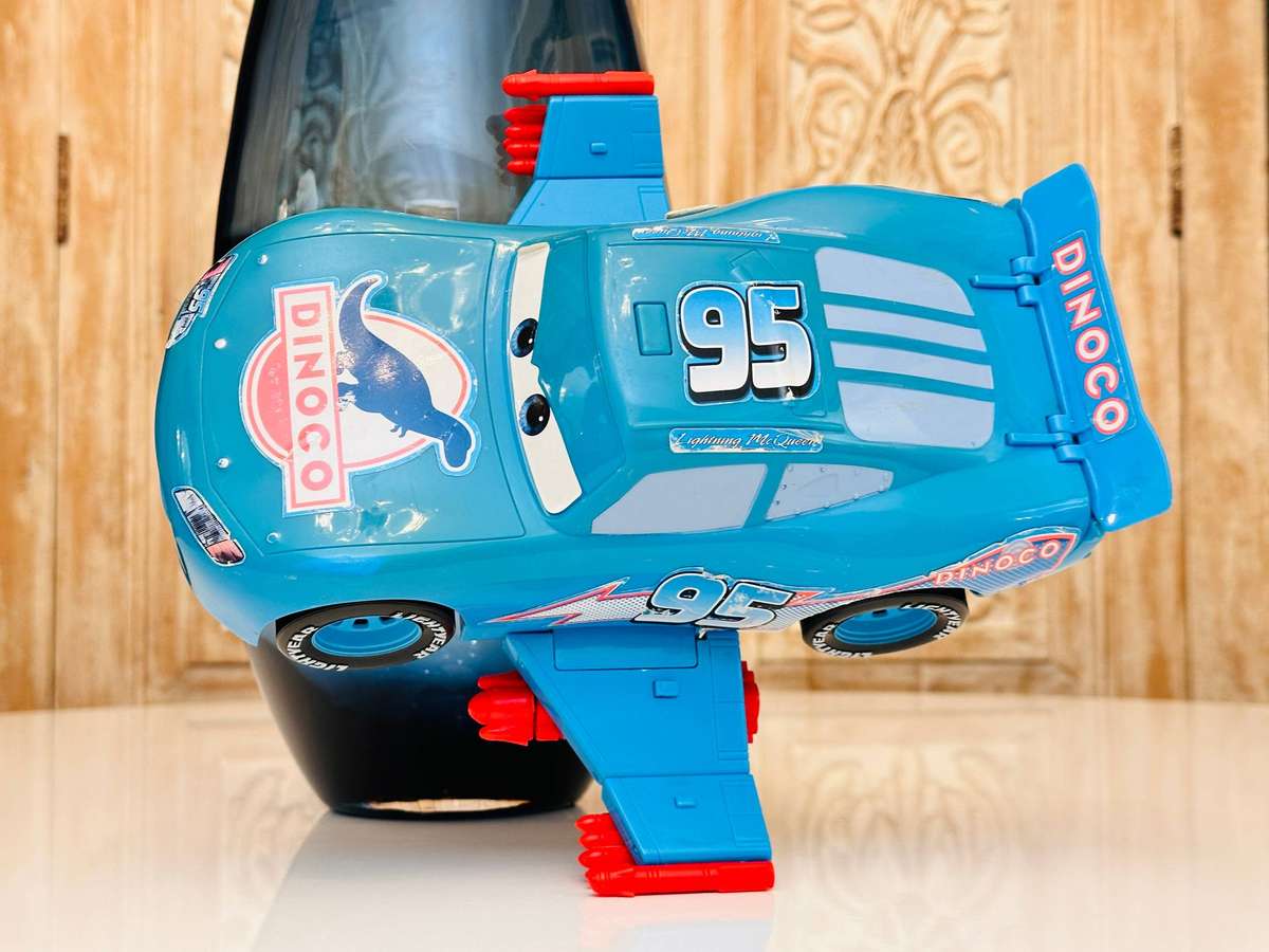 2006 Disney Collectors Edition Large Lightning McQueen Collectable Model