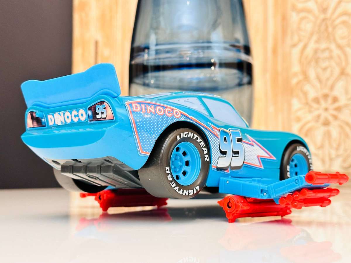 2006 Disney Collectors Edition Large Lightning McQueen Collectable Model