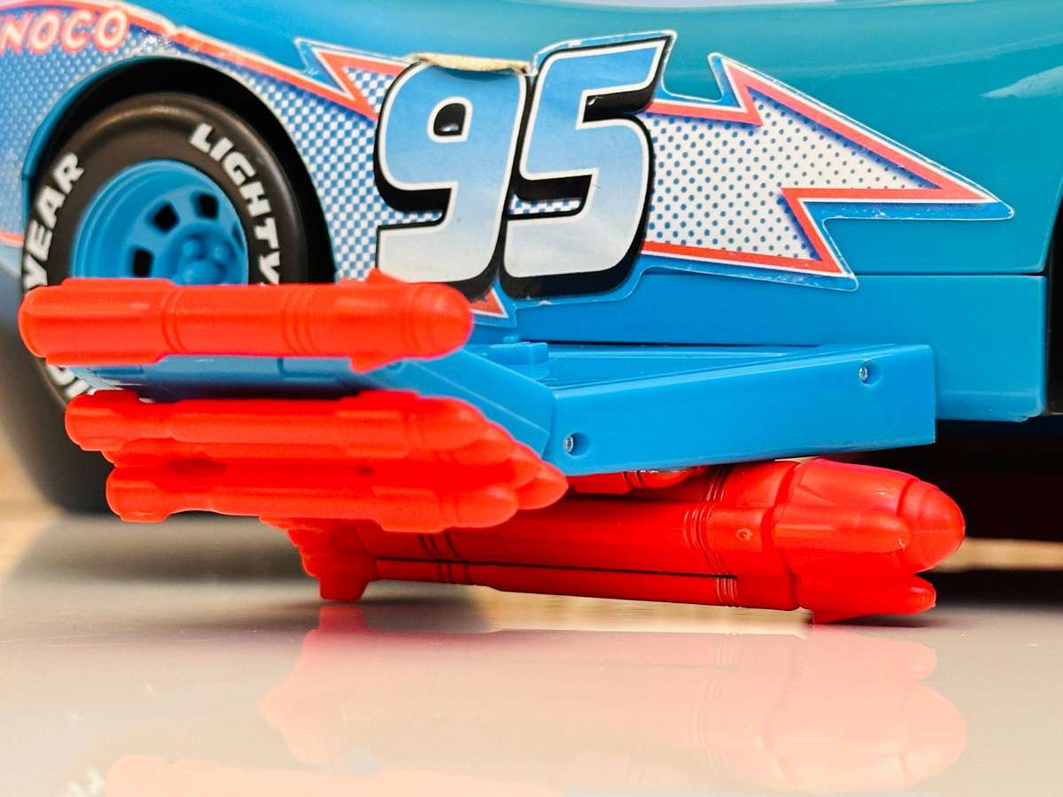 2006 Disney Collectors Edition Large Lightning McQueen Collectable Model