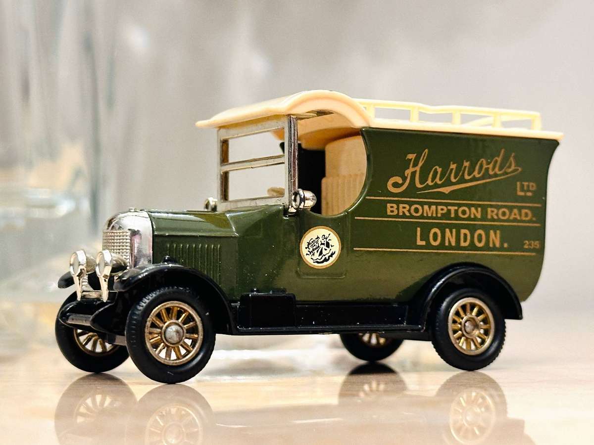 Vintage Harrods Exclusive Collectable Model of Yesteryear