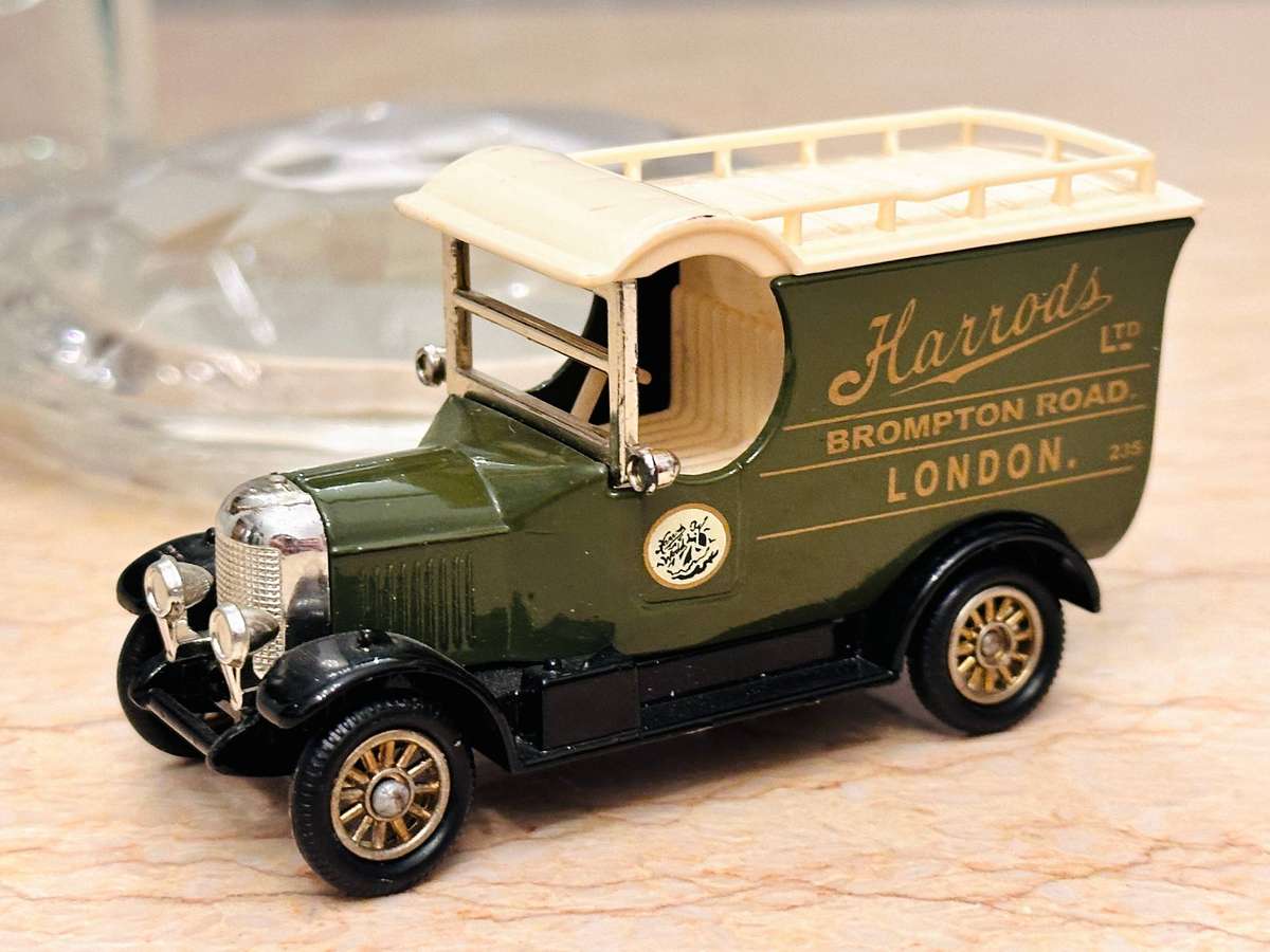 Vintage Harrods Exclusive Collectable Model of Yesteryear