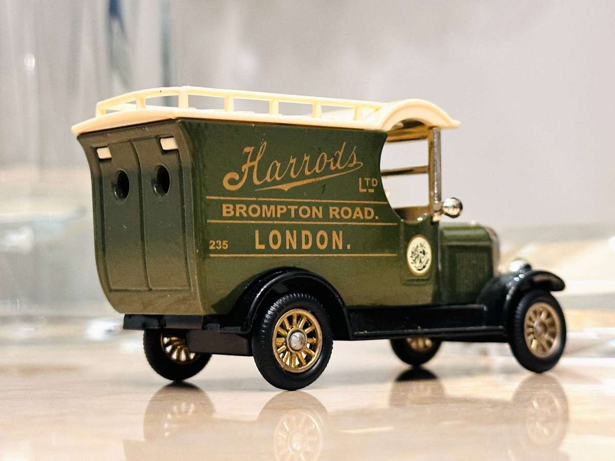 Vintage Harrods Exclusive Collectable Model of Yesteryear