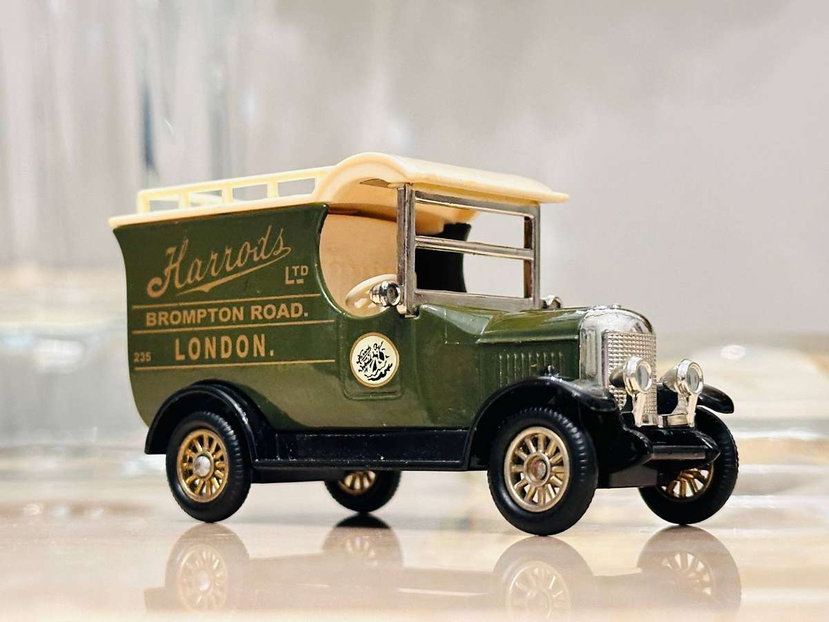 Vintage Harrods Exclusive Collectable Model of Yesteryear