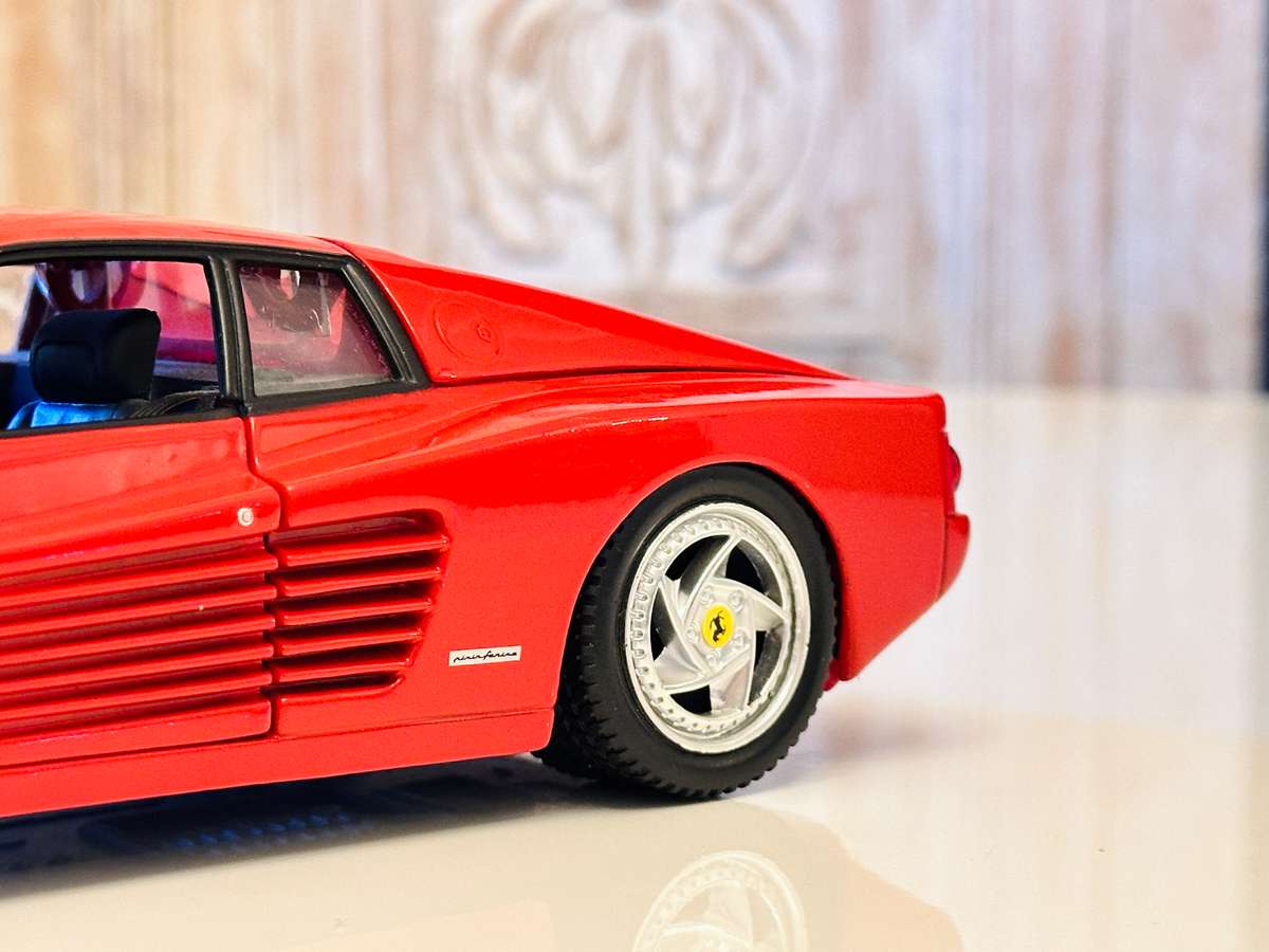 FERRARI Testarossa 1:18 Hot Wheels Vintage Model Car
