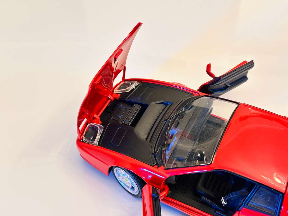 FERRARI Testarossa 1:18 Hot Wheels Vintage Model Car