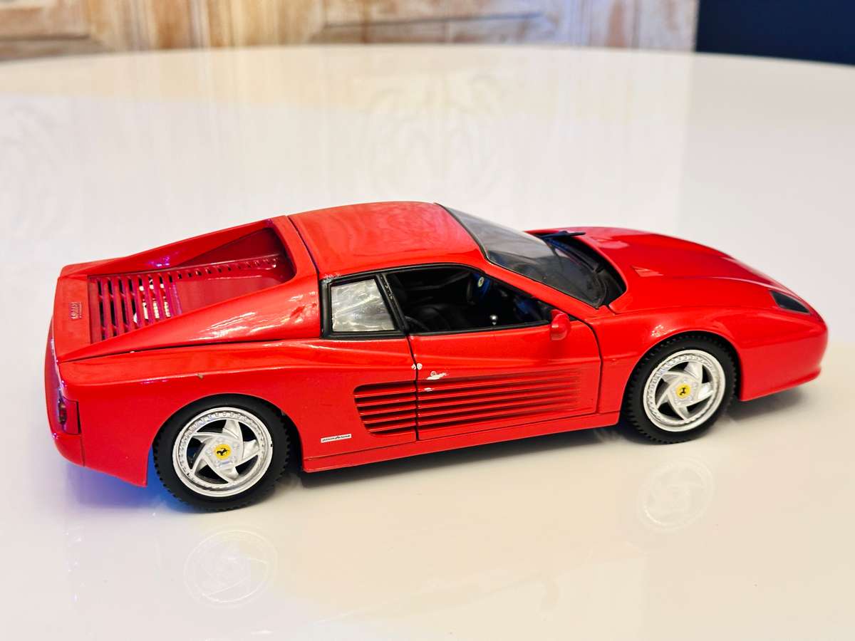 FERRARI Testarossa 1:18 Hot Wheels Vintage Model Car