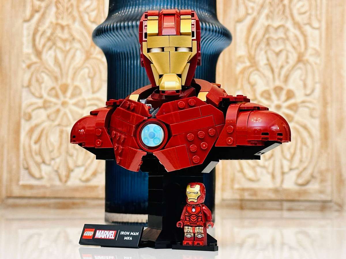 Lego iconic Iron Man MK4 Display Collectable with Original Box