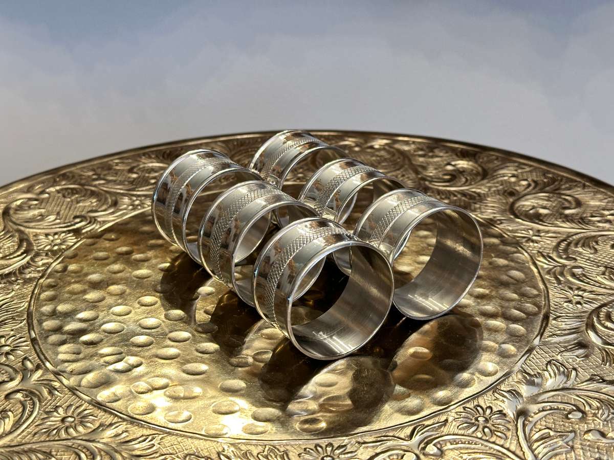BEAUTIFUL NAPKIN RINGS - SET OF 6