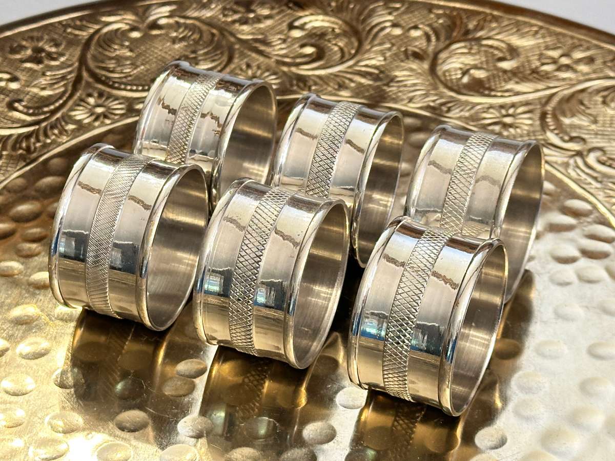 BEAUTIFUL NAPKIN RINGS - SET OF 6
