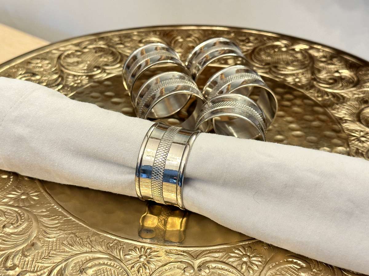 BEAUTIFUL NAPKIN RINGS - SET OF 6