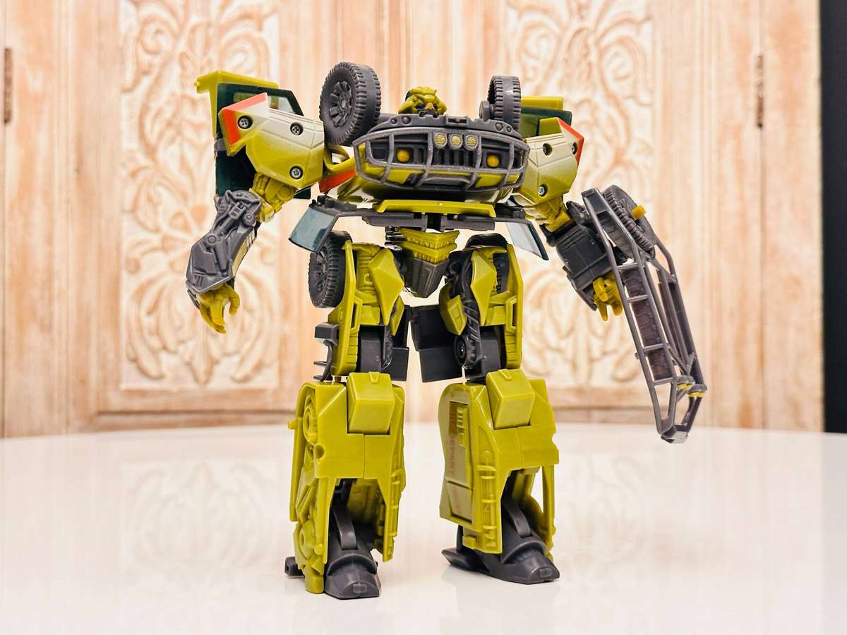 Official Hasbro Rachet Transformers Collectable Action Figure