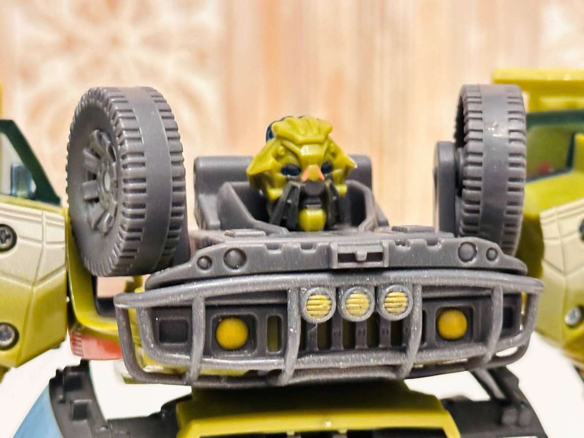 Official Hasbro Rachet Transformers Collectable Action Figure