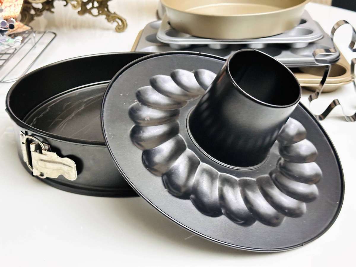Large Premium Bakeware Selection
