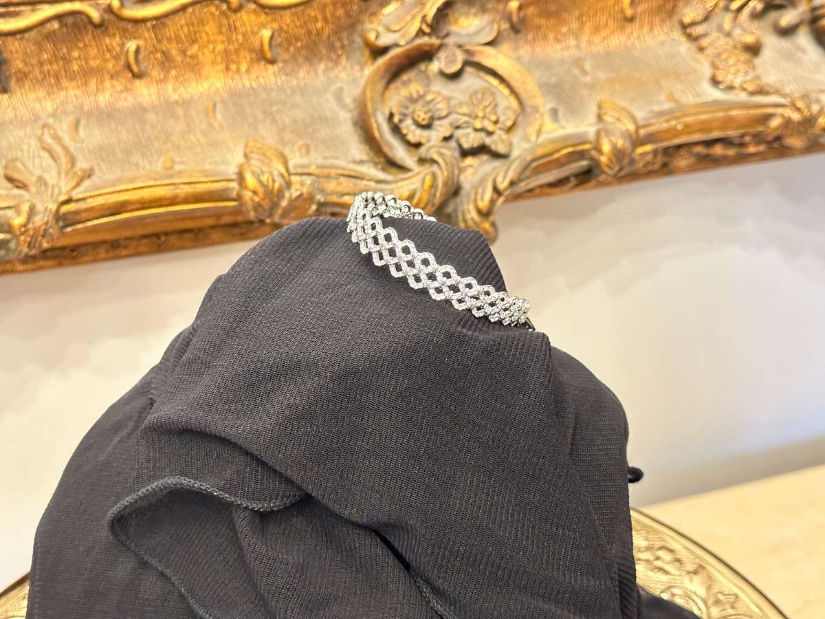 EXQUISITE SWAROVSKI STATEMENT BRACELET