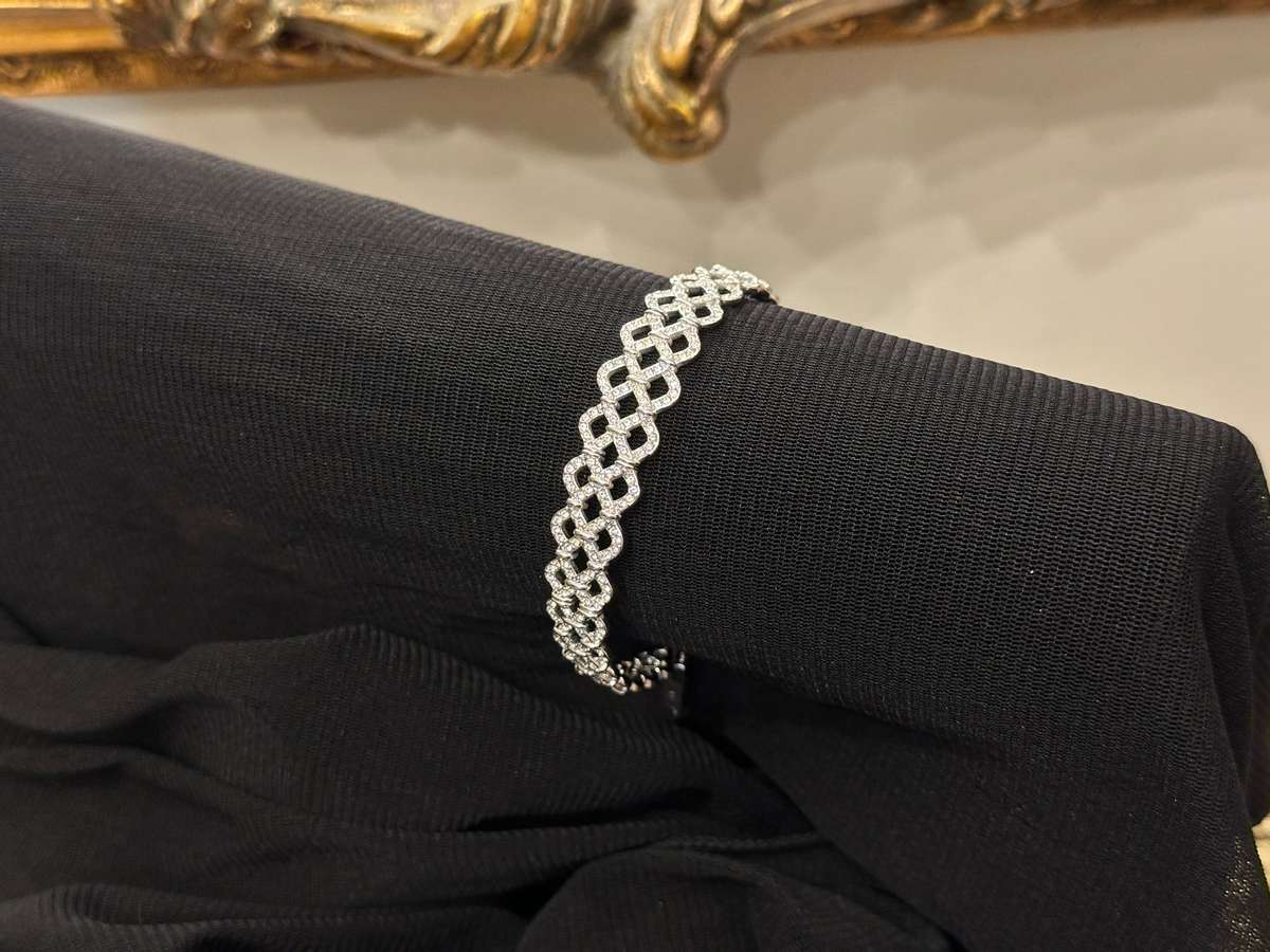 EXQUISITE SWAROVSKI STATEMENT BRACELET