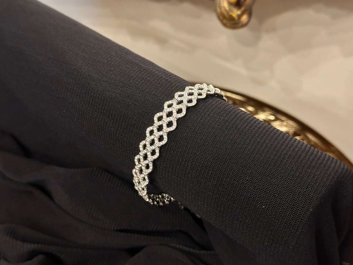 EXQUISITE SWAROVSKI STATEMENT BRACELET
