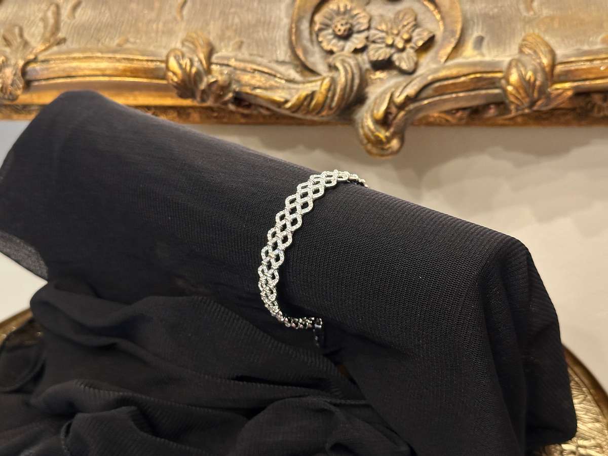 EXQUISITE SWAROVSKI STATEMENT BRACELET