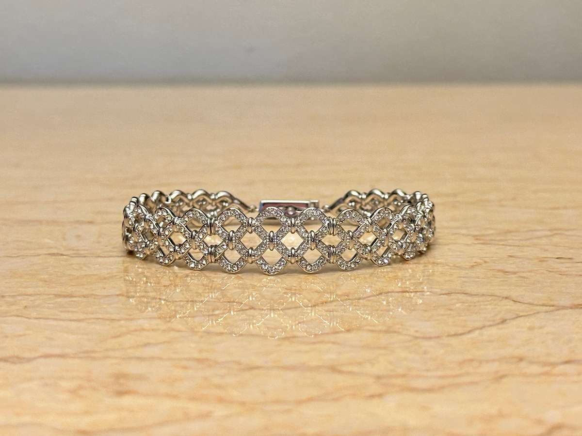 EXQUISITE SWAROVSKI STATEMENT BRACELET