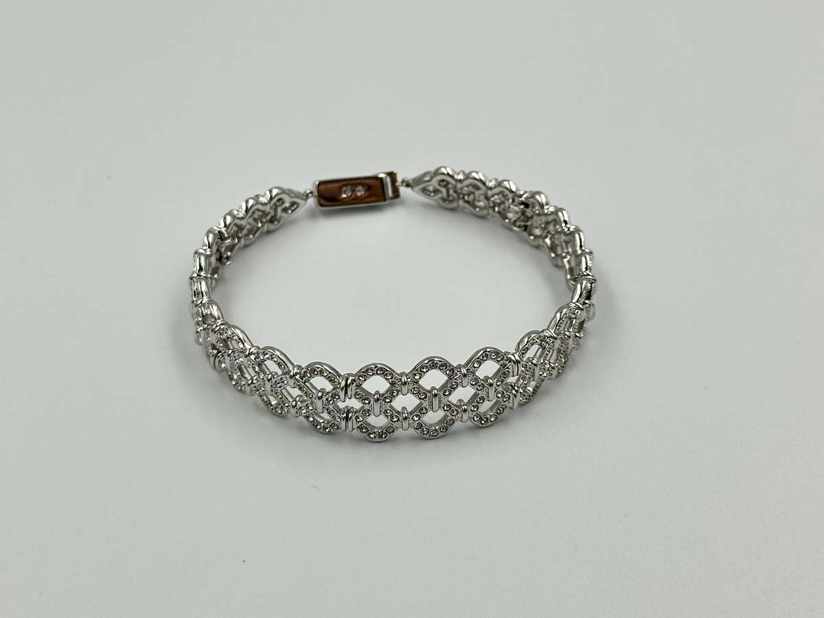 EXQUISITE SWAROVSKI STATEMENT BRACELET