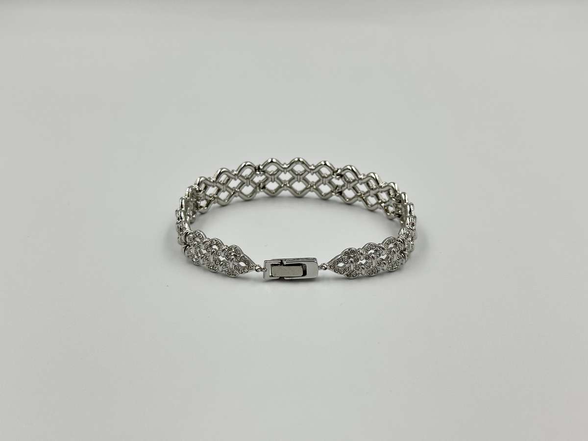 EXQUISITE SWAROVSKI STATEMENT BRACELET