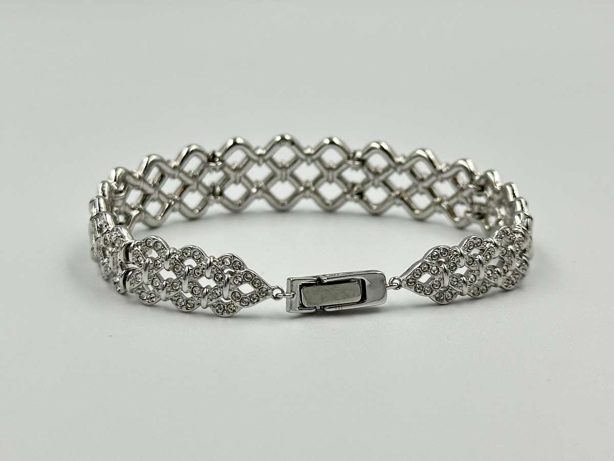 EXQUISITE SWAROVSKI STATEMENT BRACELET