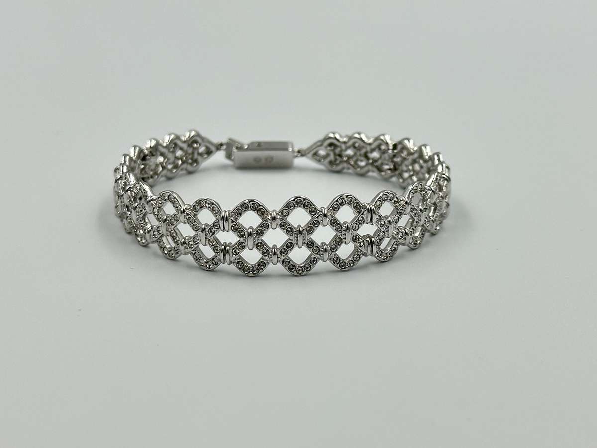 EXQUISITE SWAROVSKI STATEMENT BRACELET