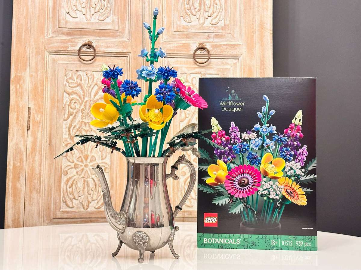 LEGO Icons Botanicals Set with Original Box