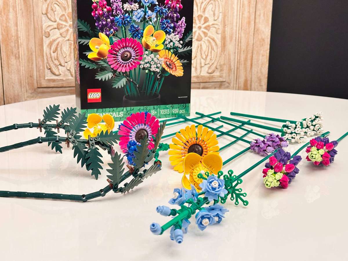 LEGO Icons Botanicals Set with Original Box