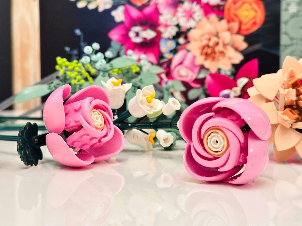 LEGO Botanicals Pretty Pink Flower Bouquet Set with Original Box