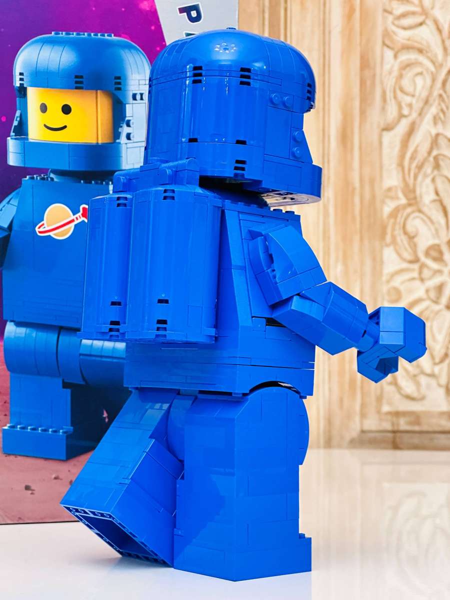 Lego Iconic Upscaled Spaceman Minifigure Large Collectable Set with Original Box