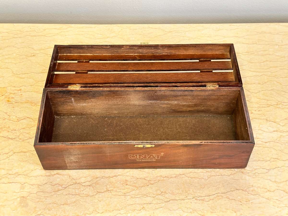 VINTAGE WOODEN WINE BOX