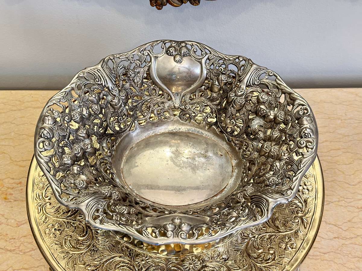 EXQUISITE ORNATE VINTAGE CENTER PIECE BOWL - STATEMENT PIECE