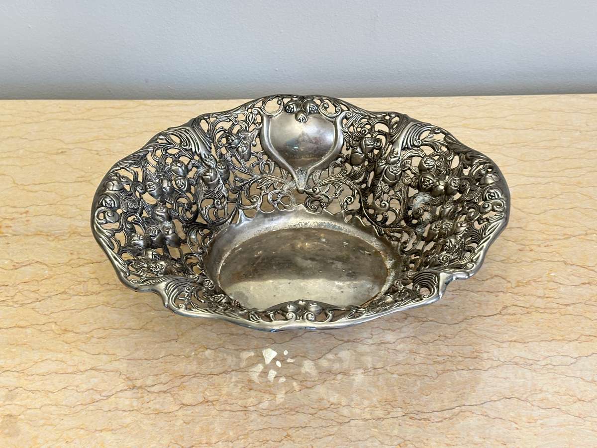 EXQUISITE ORNATE VINTAGE CENTER PIECE BOWL - STATEMENT PIECE